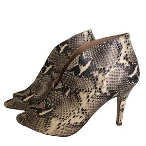 HALOGEN Snake-Print Open toe Real Leather peep-toe Heels